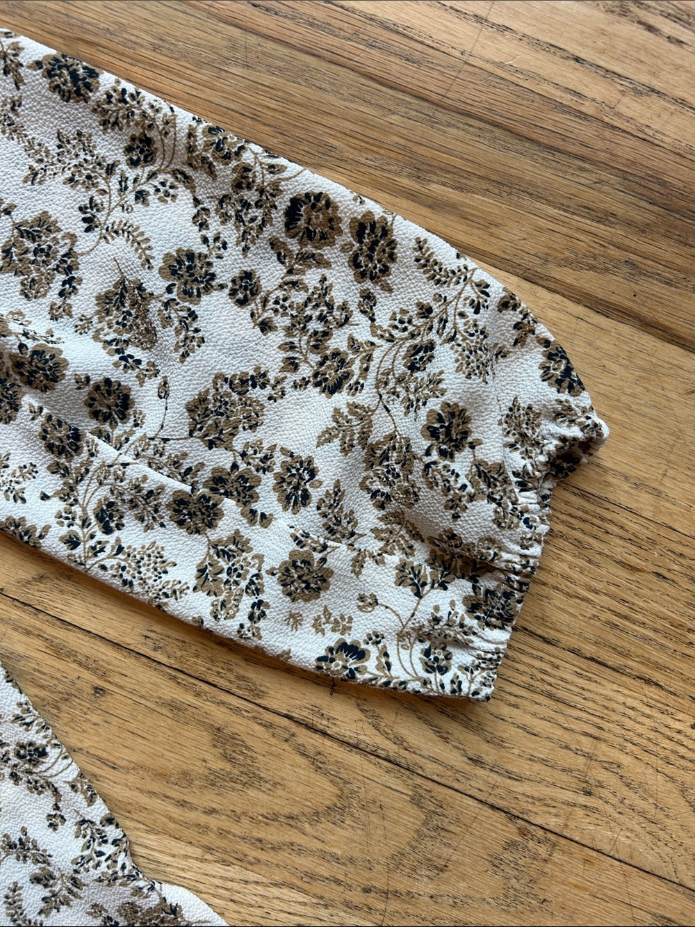 ๐ธ3 FOR $20๐ธ fun 2 fun Cream and Brown Floral Smocked Yoke Blouse - Picture 5 of 8